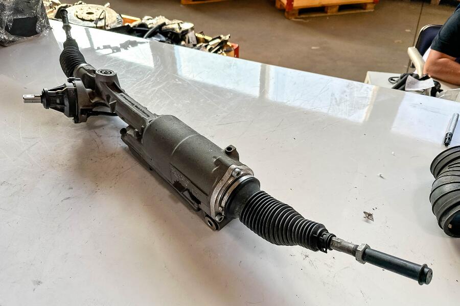 URUS power steering rack, OEM, Part number 4M2423055AK