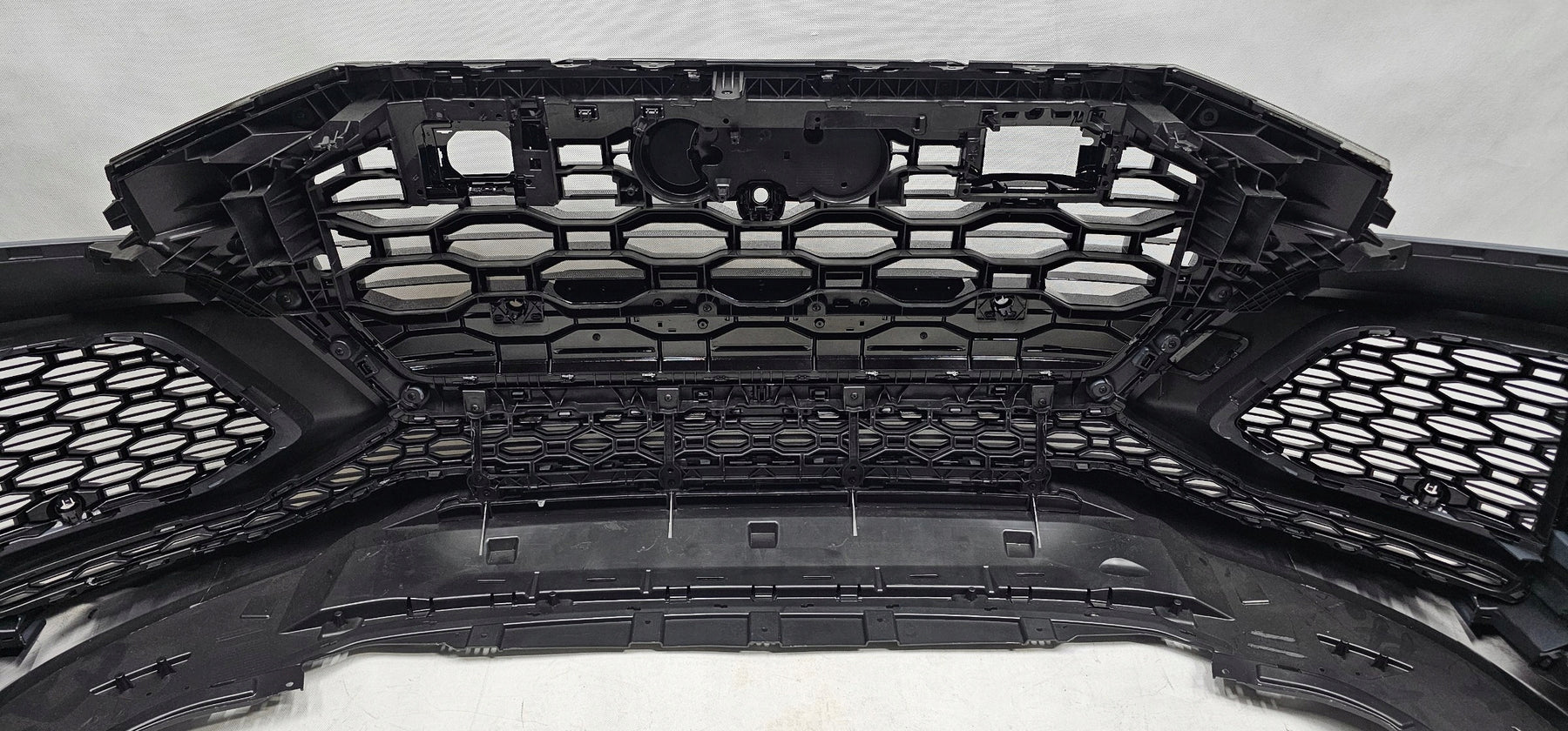 Audi RSQ8 Front bumper with front grill, OEM Part number: 4M8807513B