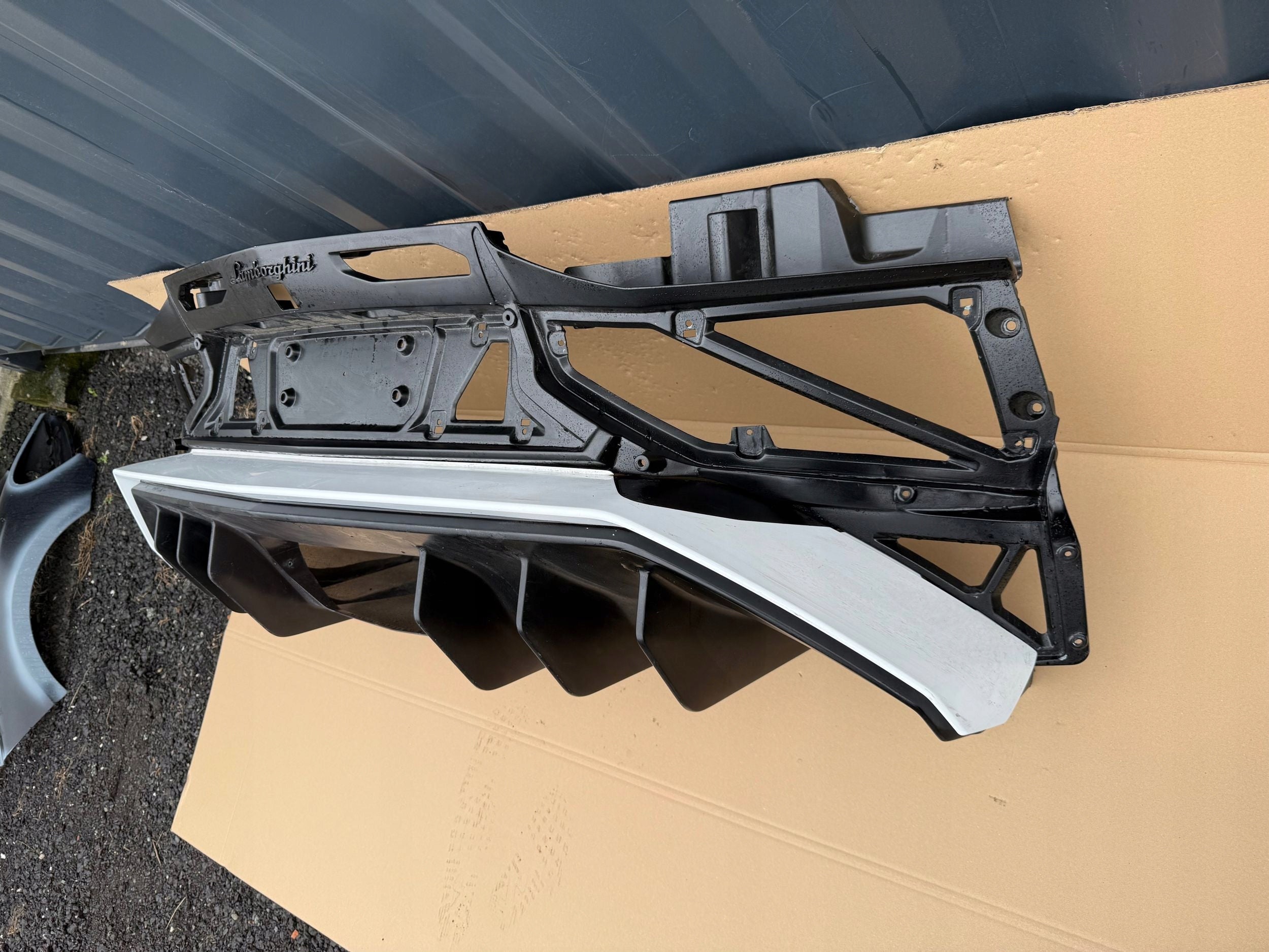 Lamborghini Aventador SV rear bumper with diffuser, OEM, Part number: 470807511Q
