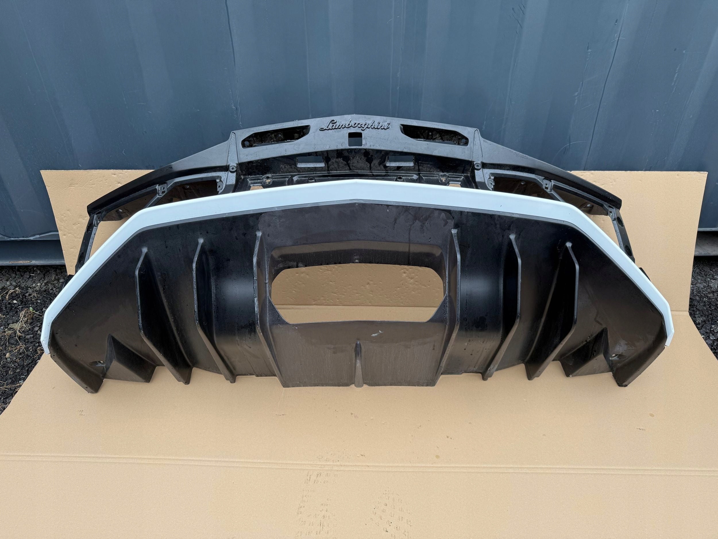 Lamborghini Aventador SV rear bumper with diffuser, OEM, Part number: 470807511Q