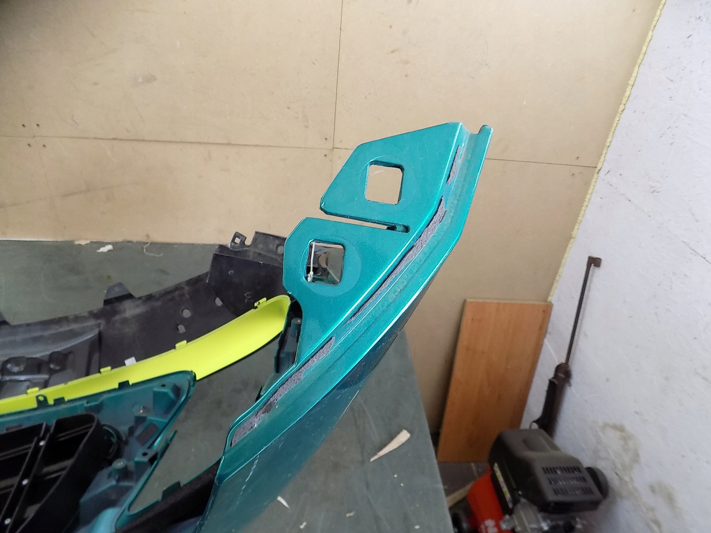 Aston Martin DBX 707 front bumper with lower spoiler, OEM, Part number: NY8317D957A