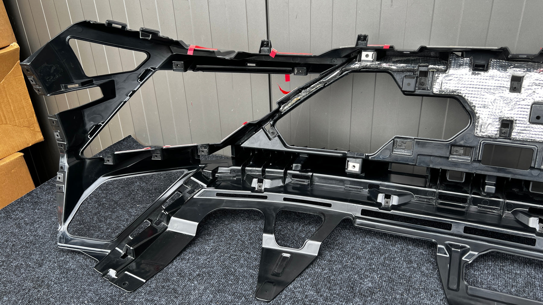 Lamborghini huracan EVO rear bumper reinforcement bracket, OEM, Part number: