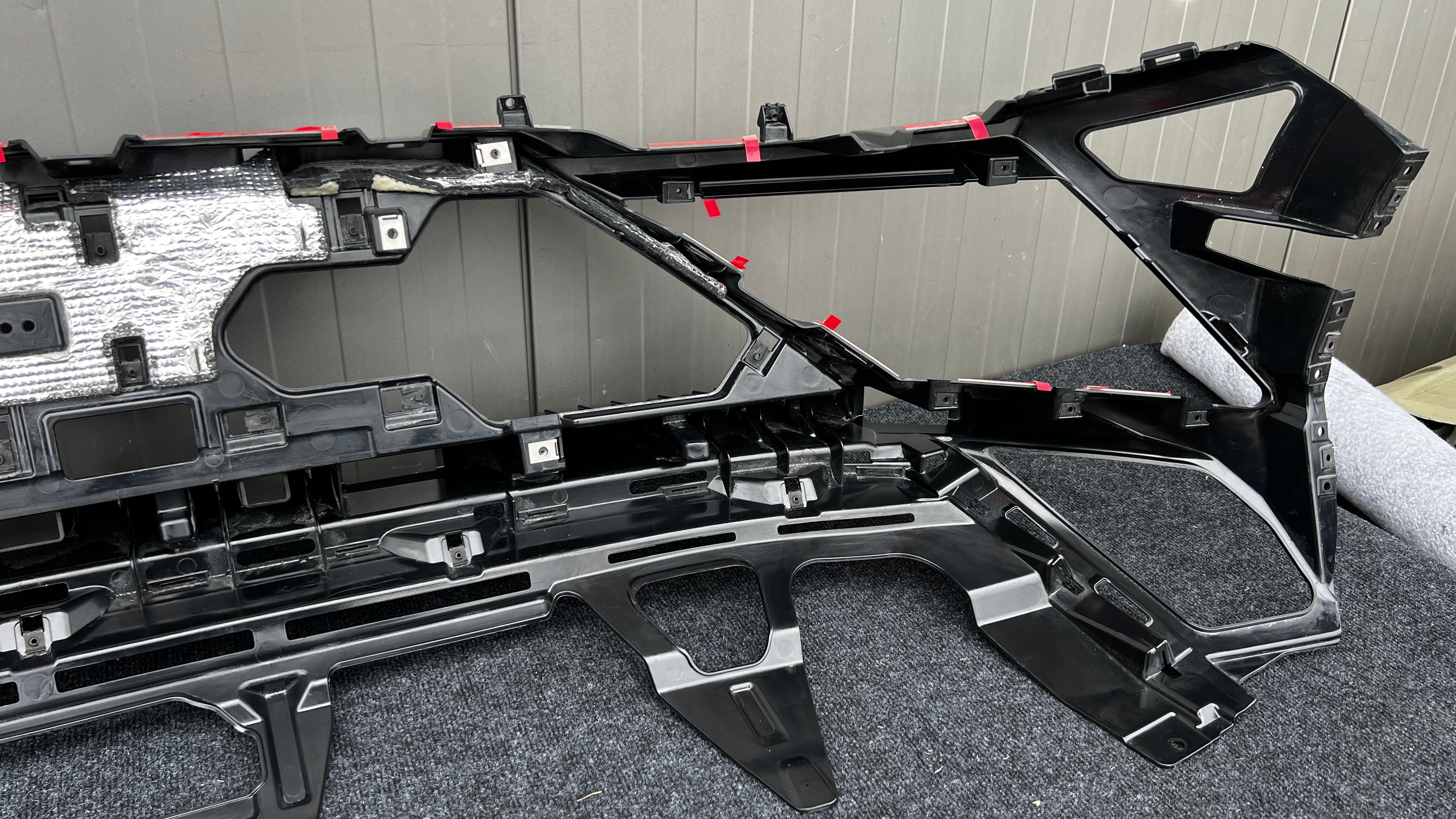 Lamborghini huracan EVO rear bumper reinforcement bracket, OEM, Part number: