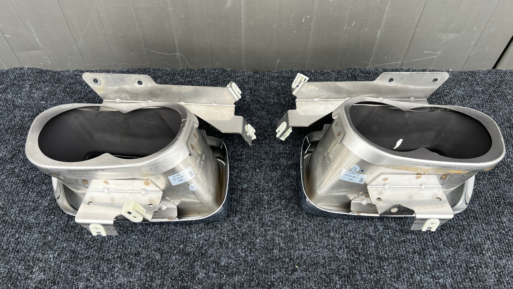 Rolls Royce Cullinan Exhaust tips L + R, OEM, Part number: 51127239681, 51127239682
