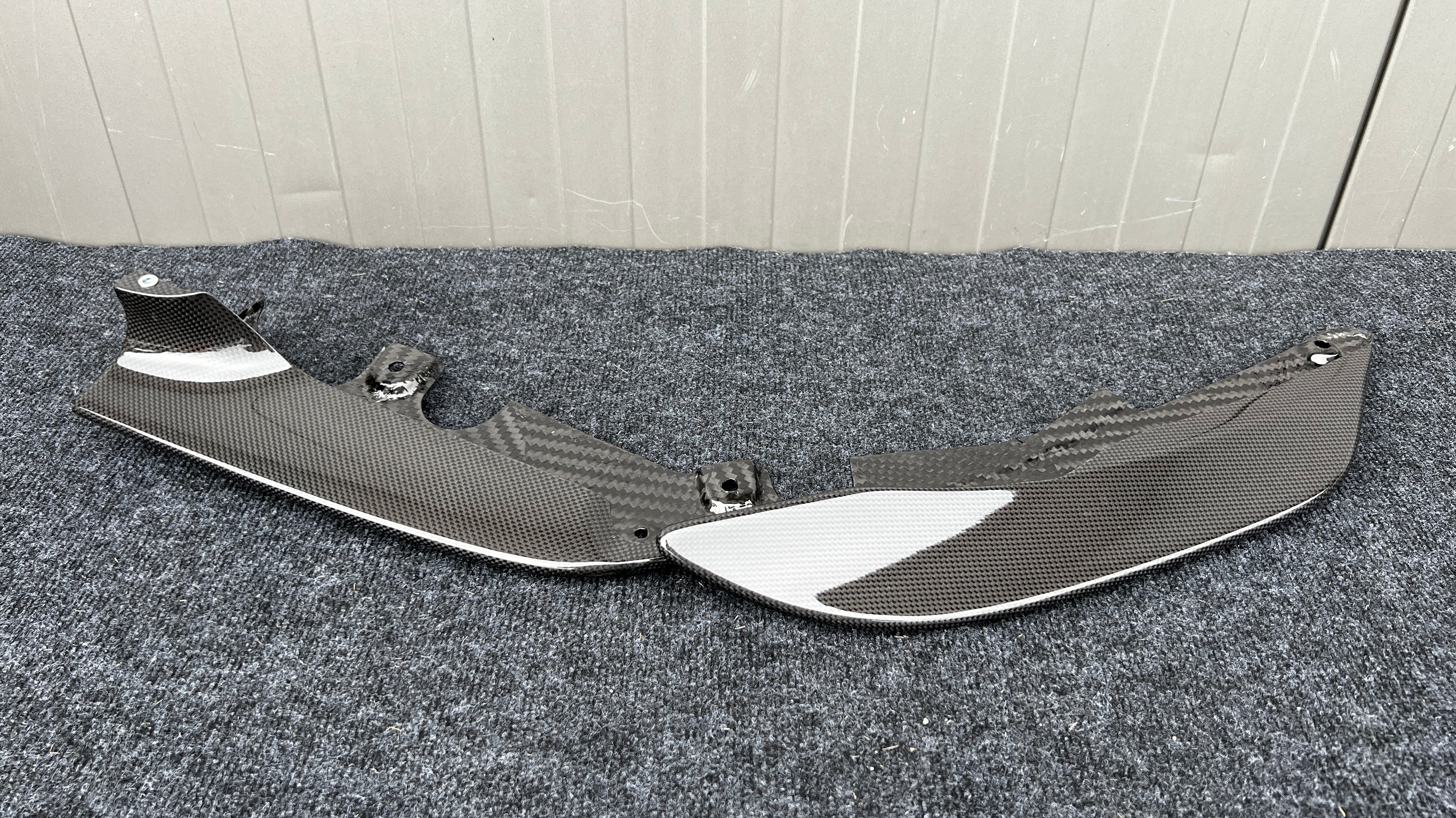 Ferrari PISTA RH Lateral spoiler carbon, OEM, Part number: 824298