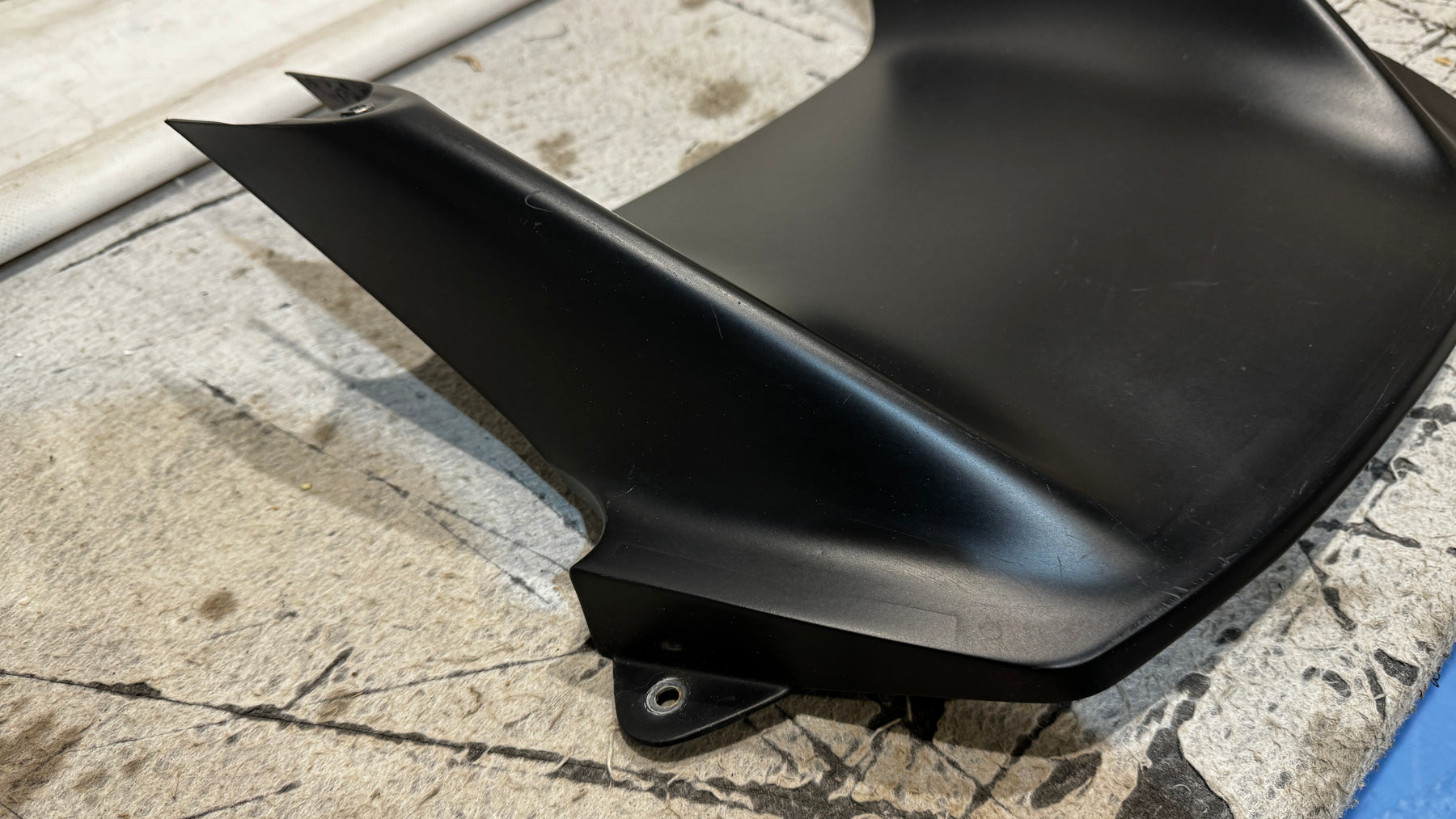 Ferrari SF90 Stradale Center cover Carbon fiber, OEM, Part number: 872649