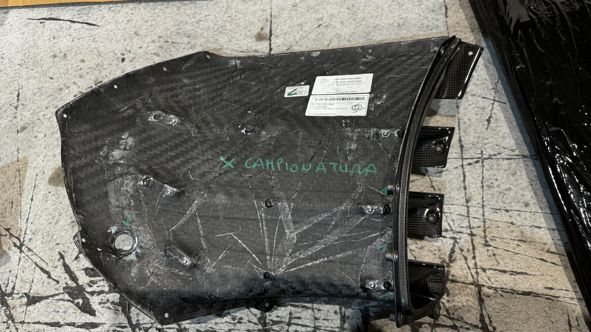 Ferrari 812 Competizione RH Rear air intake Carbon, OEM, part number: 821774