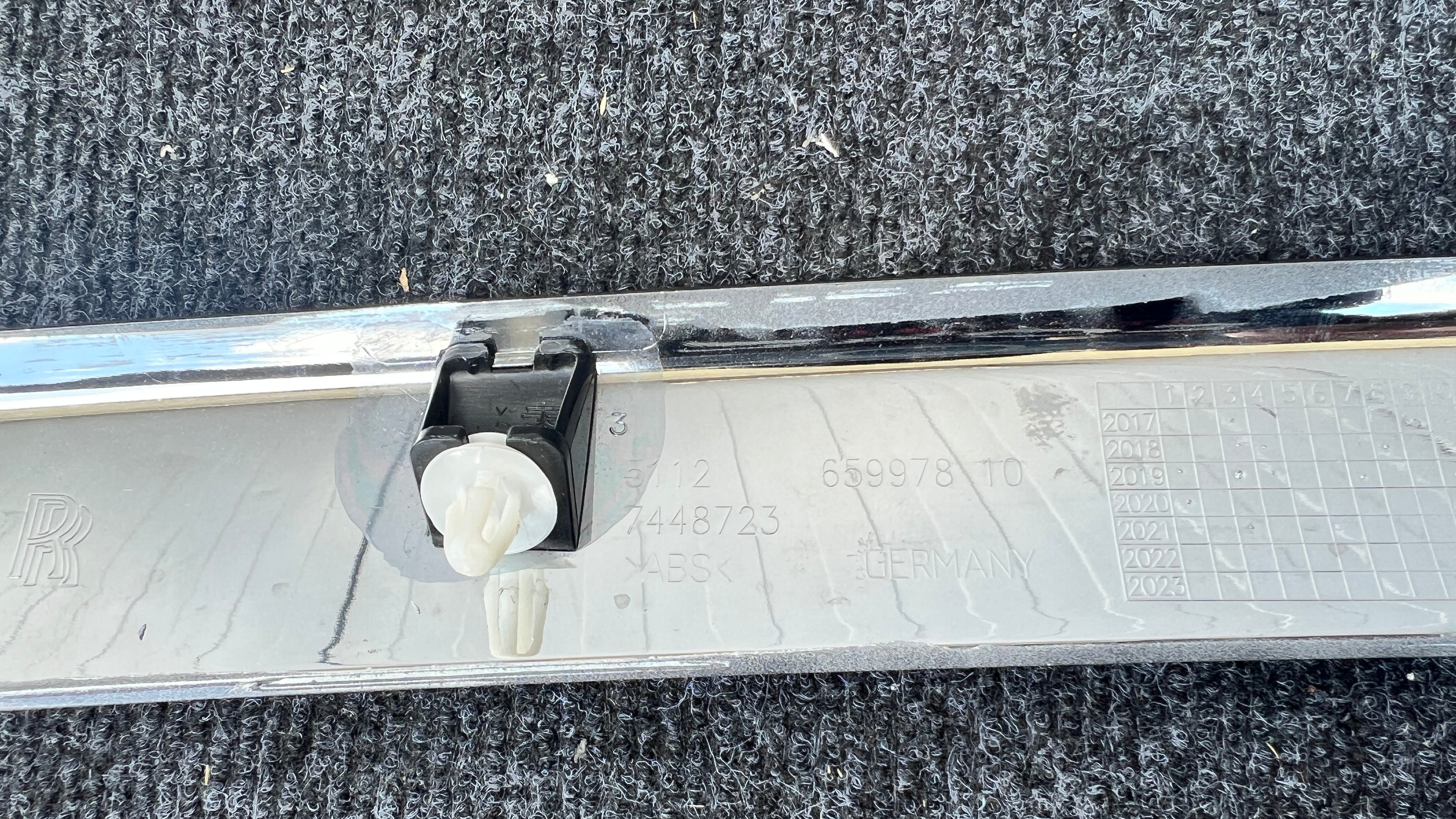 Rolls Royce Cullinan RR31 Bumper trim panel, rear TOP, OEM, Part number: 51127448723