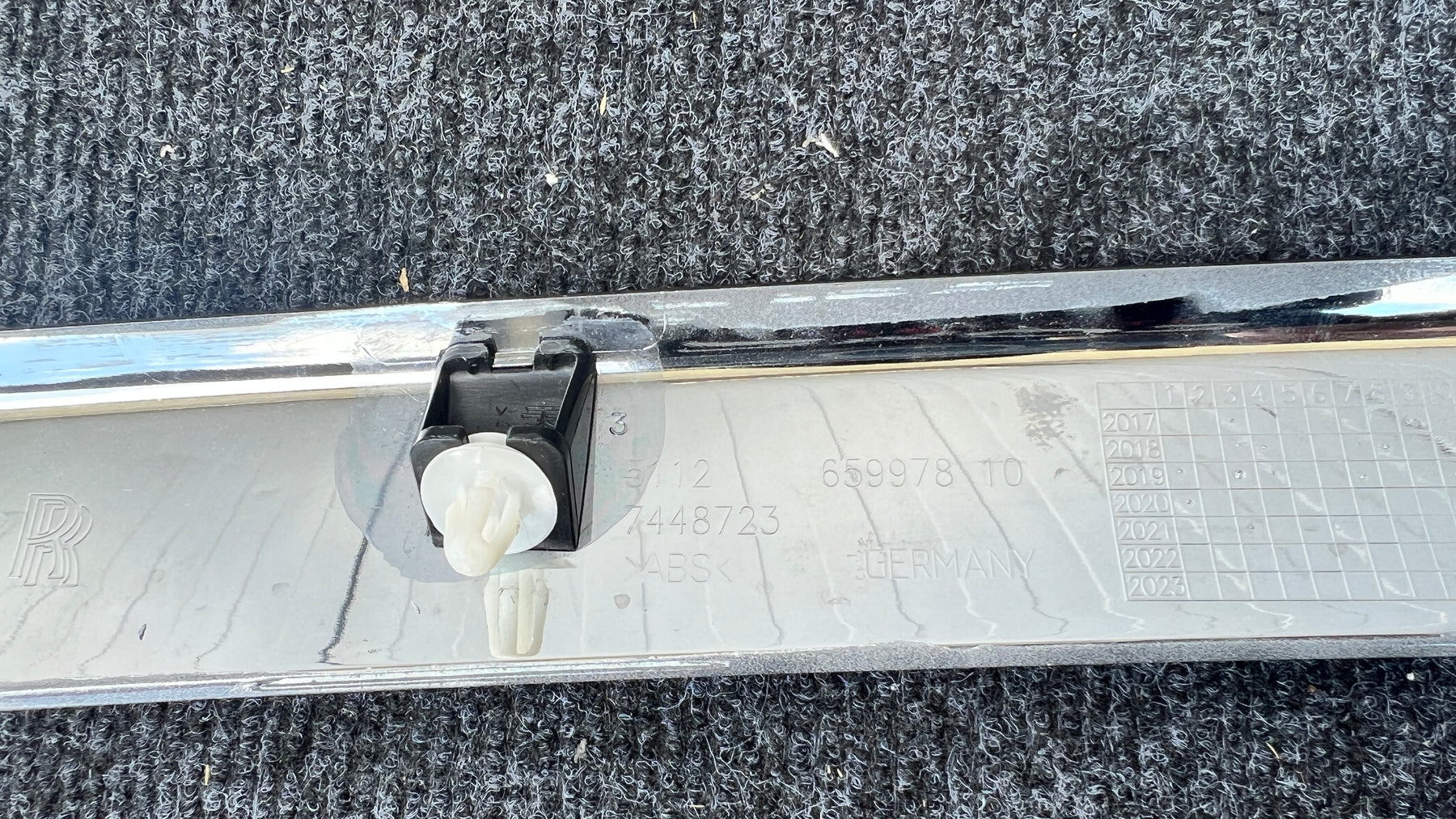 Rolls Royce Cullinan RR31 Bumper trim panel, rear TOP, OEM, Part number: 51127448723