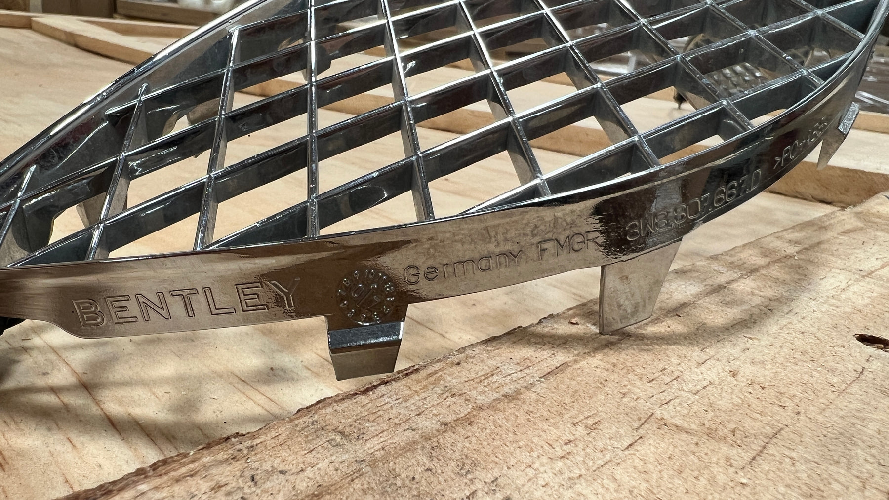 Bentley Continental GT GTC lower grill chrome, OEM, Part number: 3W8807667D
