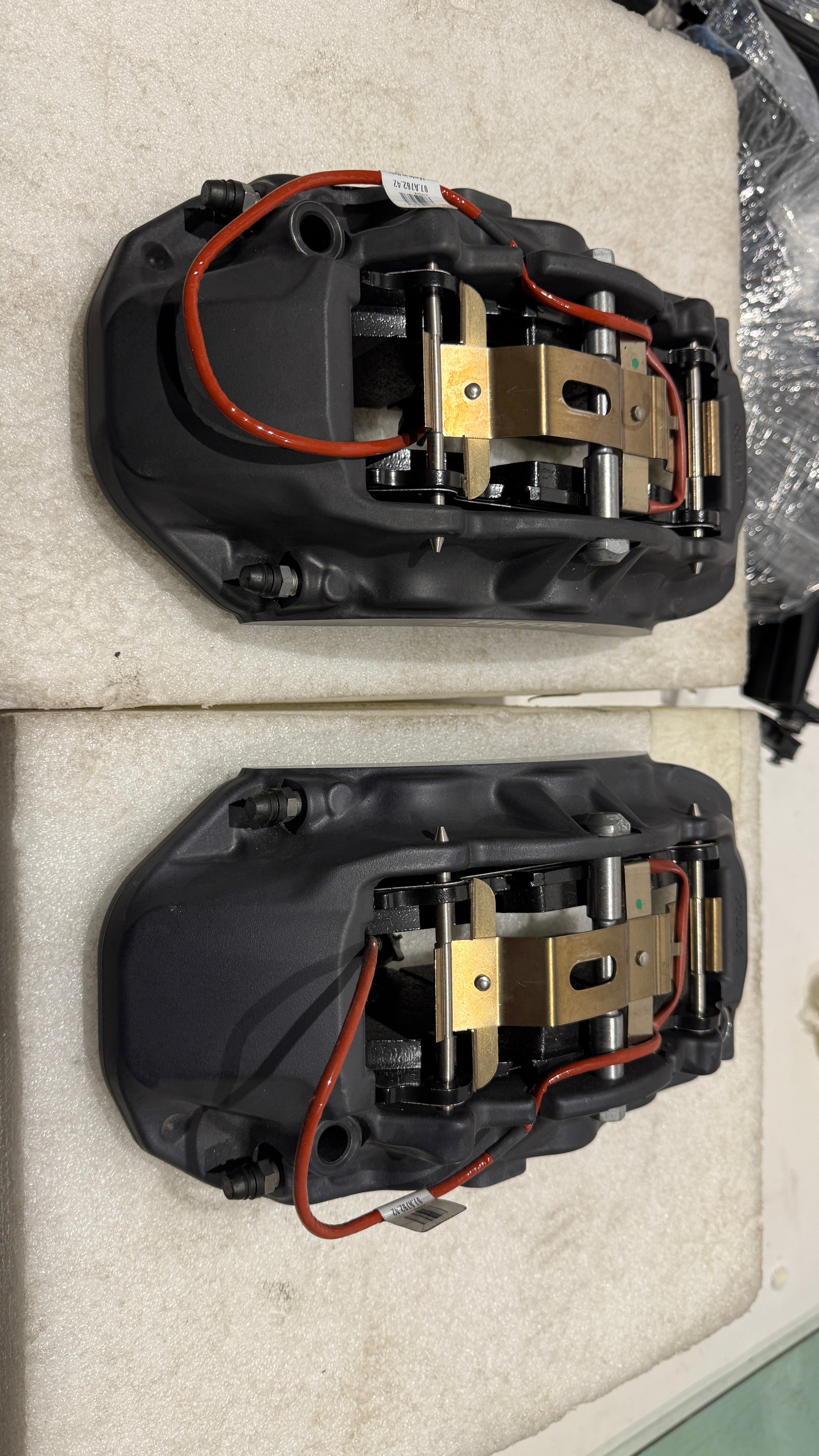 Ferrari 458, Portofino Caliper with brake pads L + R, OEM, Part number: 276843, 276844