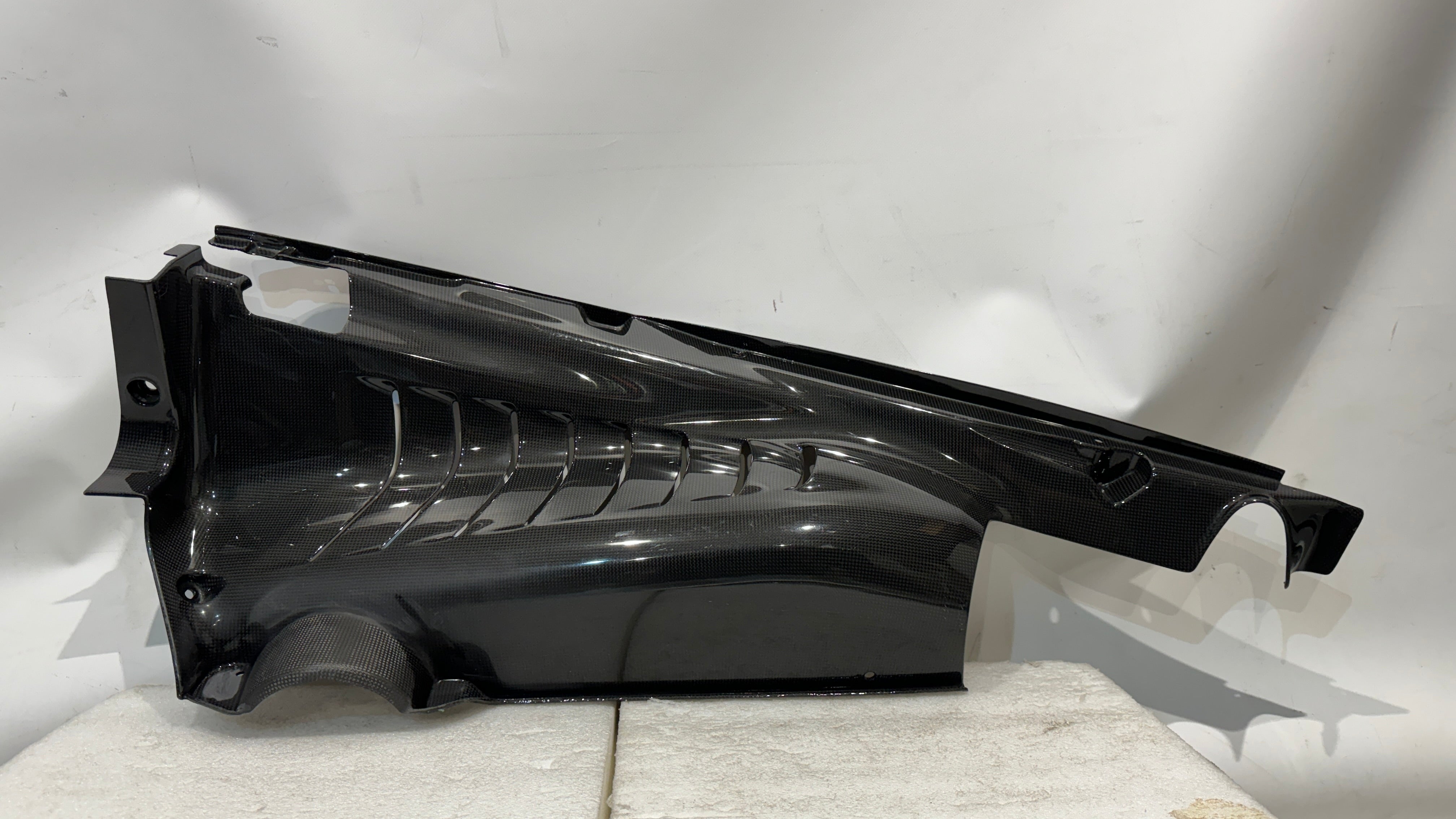 Ferrari 488 PISTA RH Engine compartment Carbon fiber, OEM, Part number: 782010