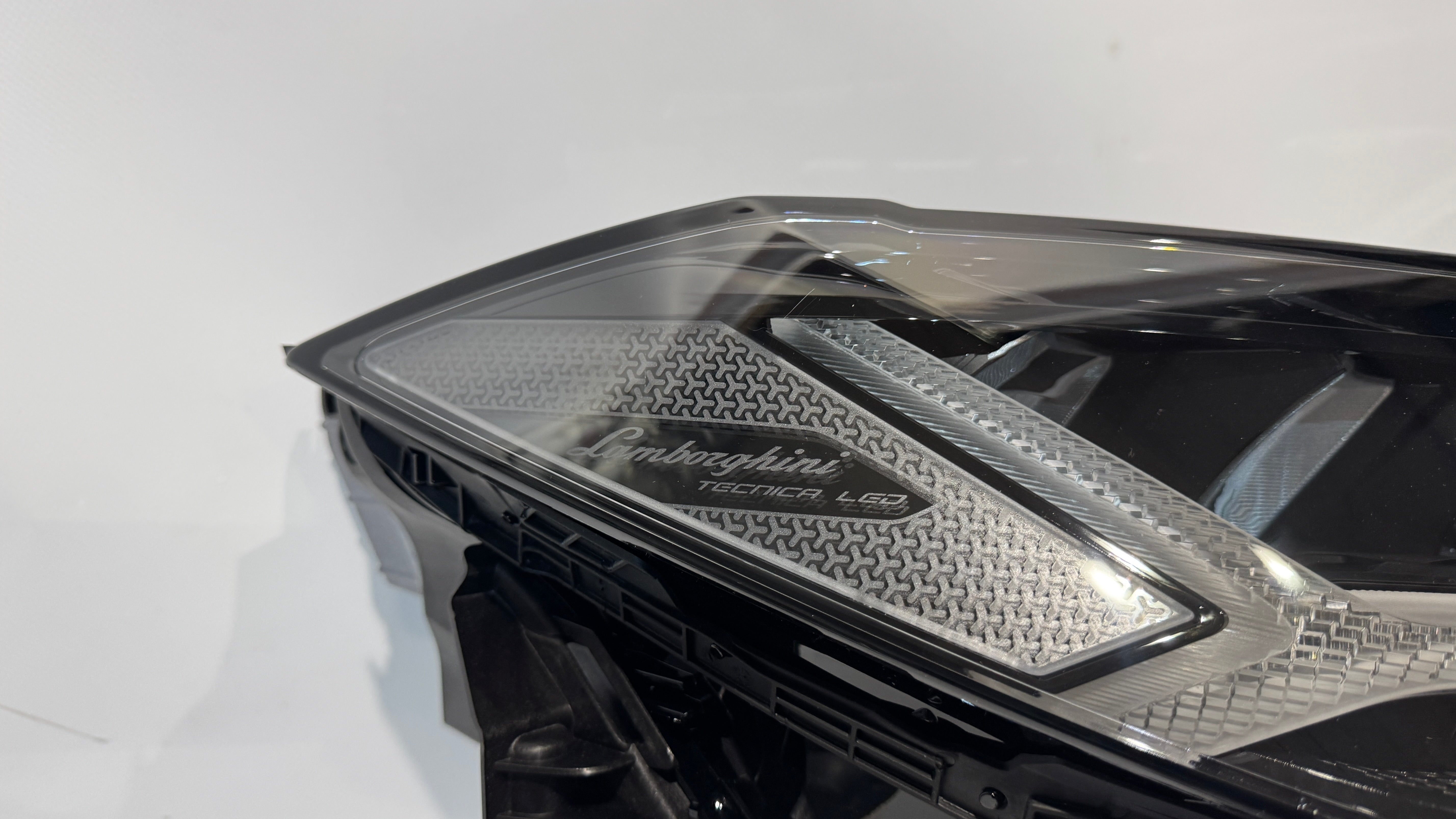 Lamborghini URUS LH headlight, OEM, Part number: 4ML941036D