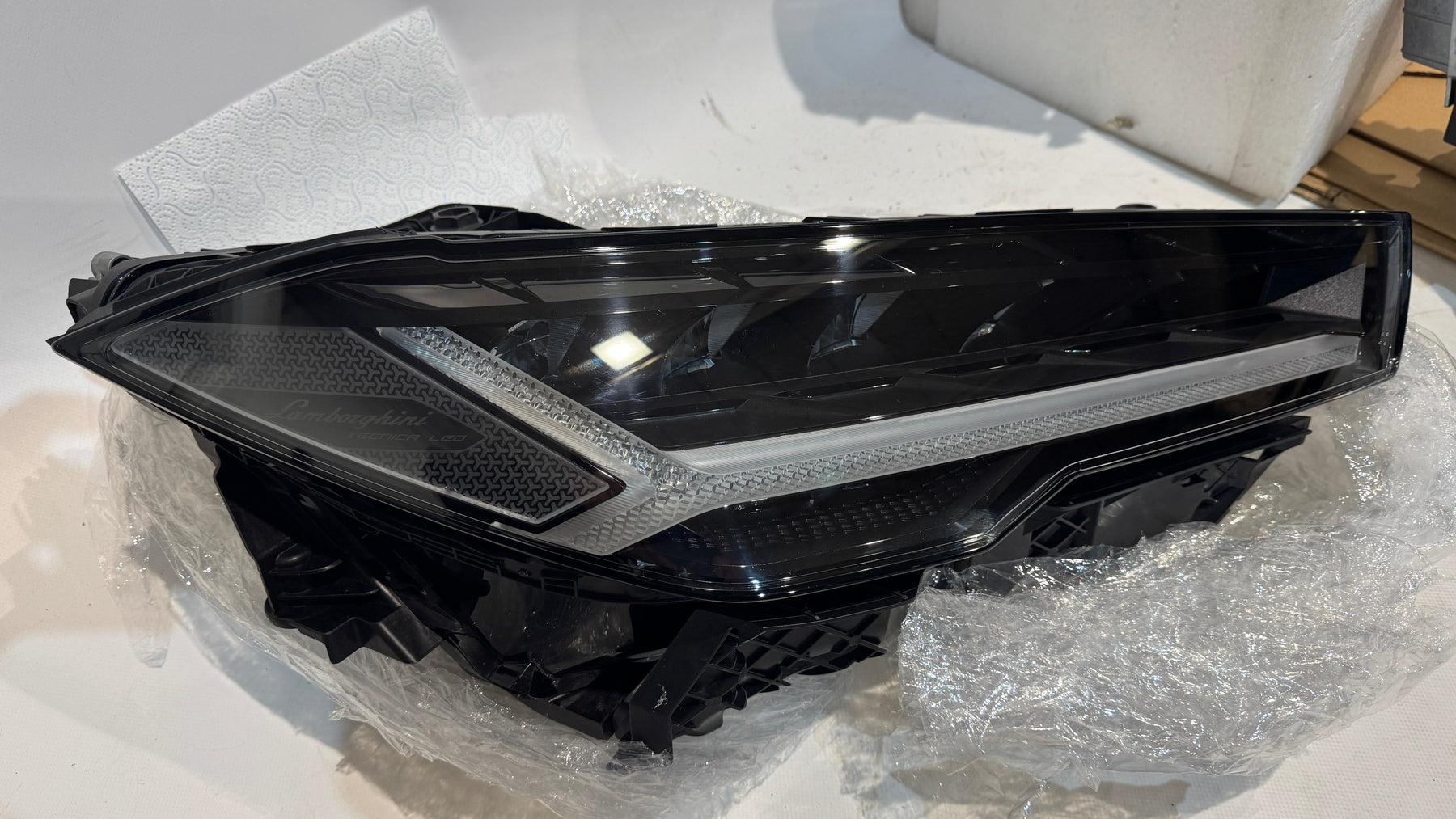 Lamborghini URUS LH headlight, OEM, Part number: 4ML941036D