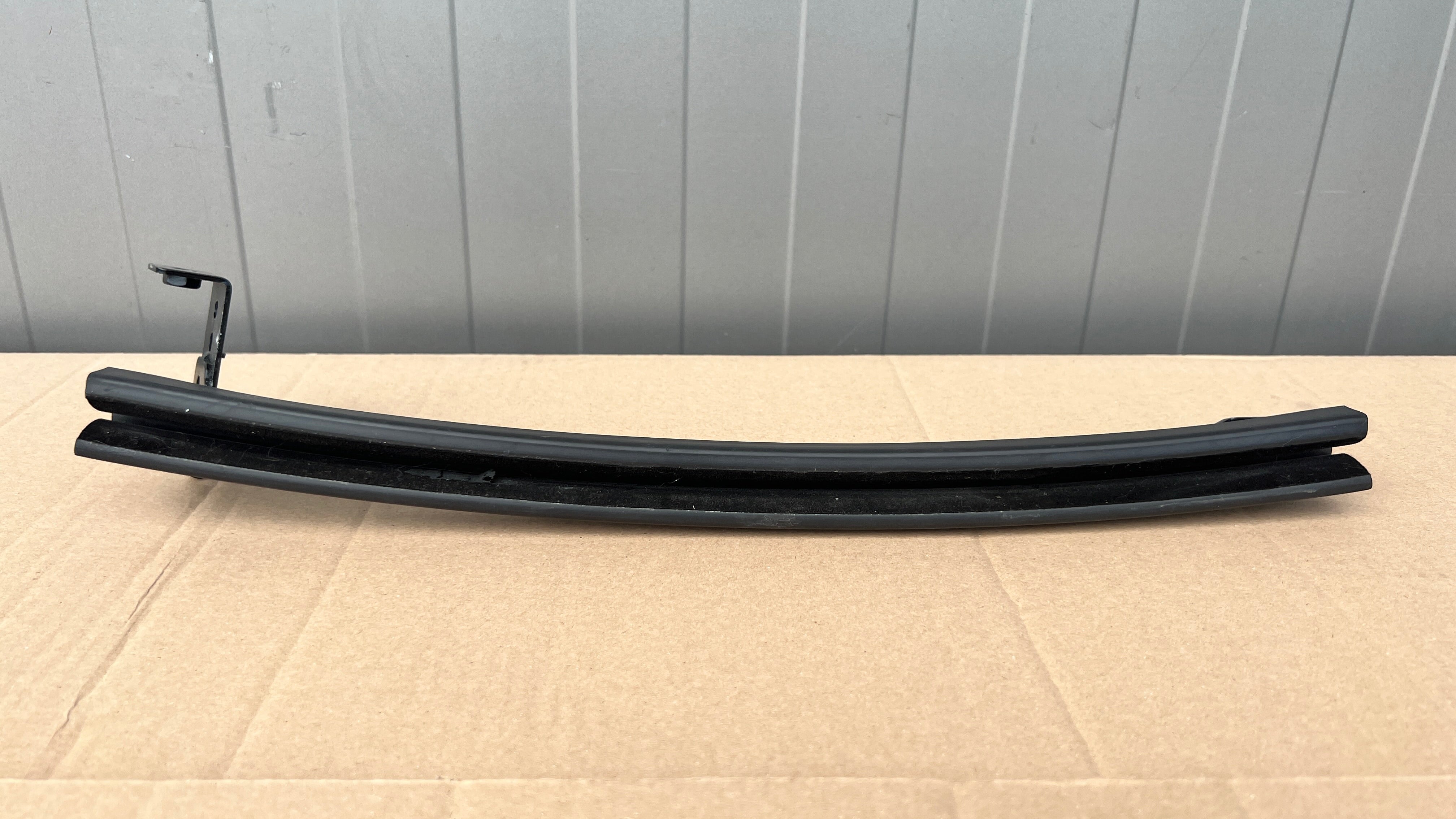 Rolls Royce Window guide rail RH, OEM, Part number: 51337304658