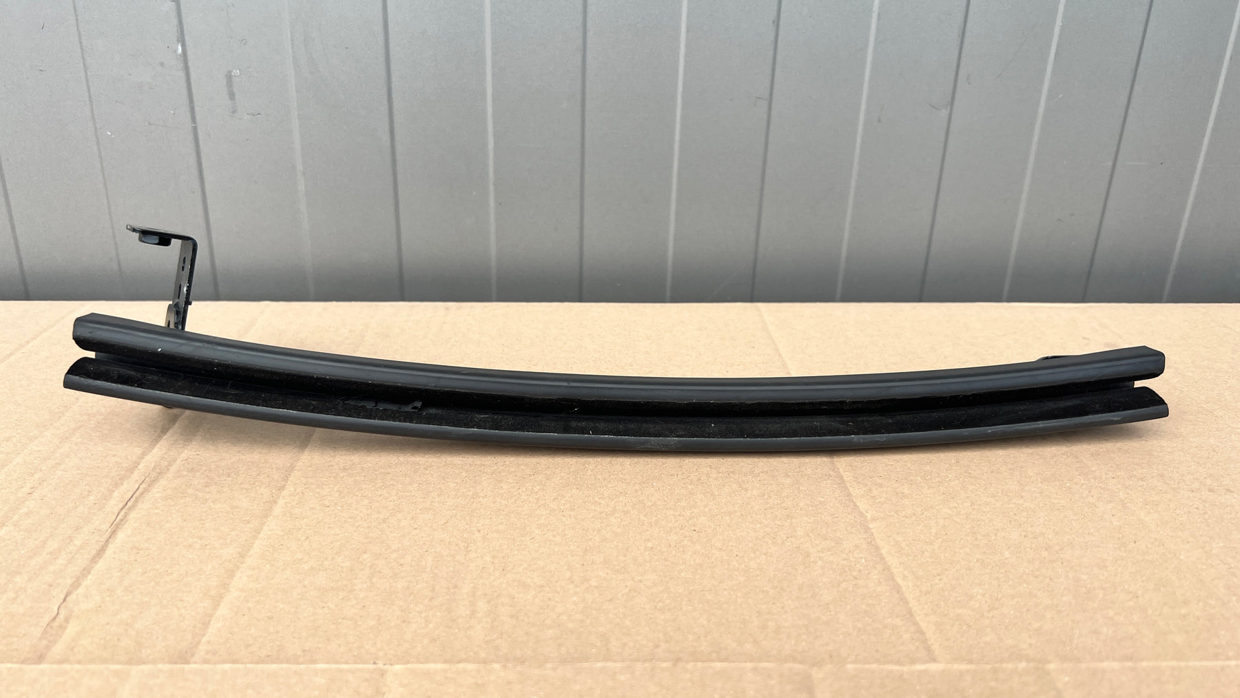 Rolls Royce Window guide rail RH, OEM, Part number: 51337304658