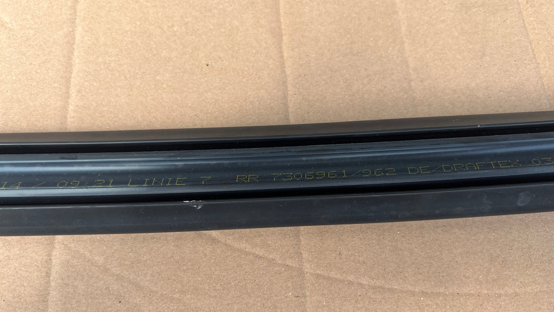 Rolls Royce Window guide rail RH, OEM, Part number: 51337304658