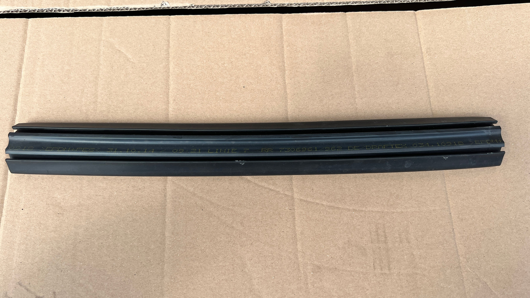 Rolls Royce Window guide rail RH, OEM, Part number: 51337304658