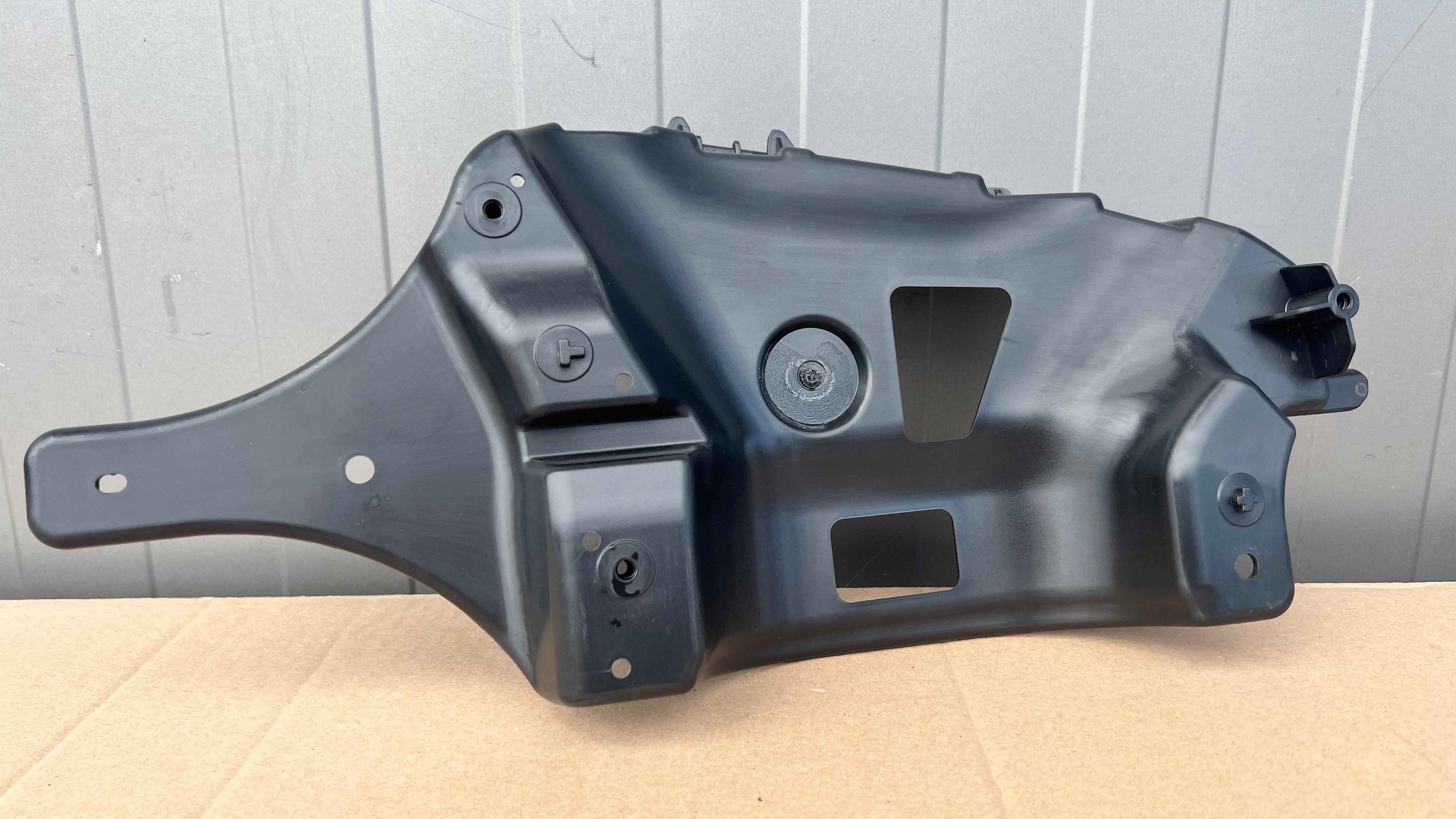 Mercedes Benz S Class W223 Exhaust Tail Pipe Tip Bracket RH, OEM, Part number: 223-885-16-02