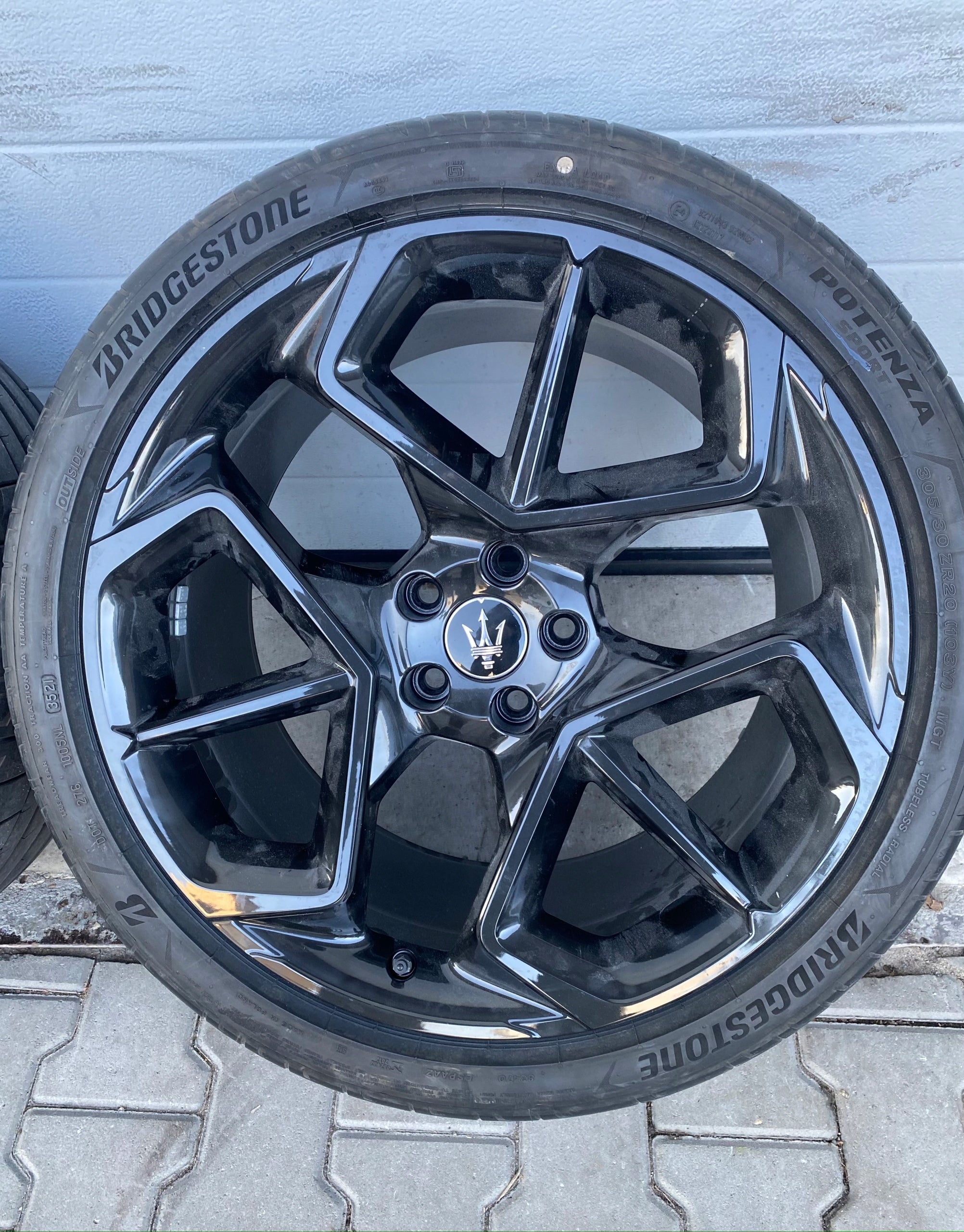 Maserati MC20 Black Wheel 20 inch set with tires, OEM, Part number: