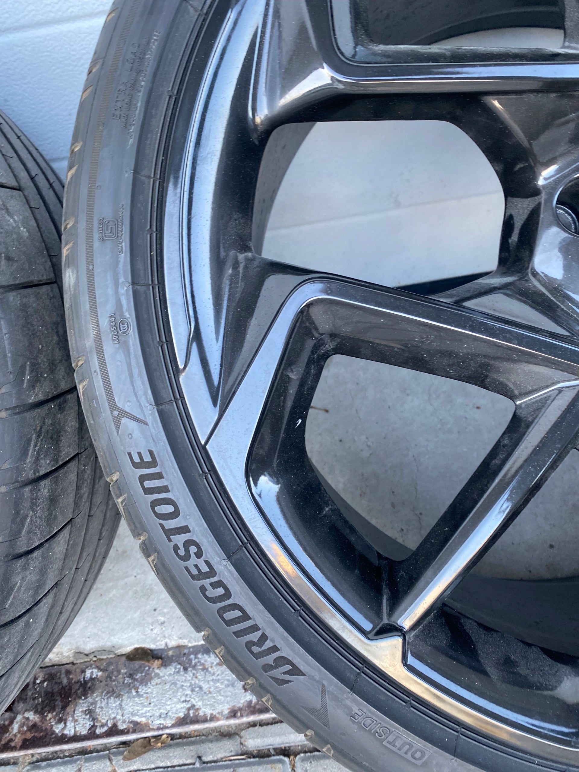 Maserati MC20 Black Wheel 20 inch set with tires, OEM, Part number: