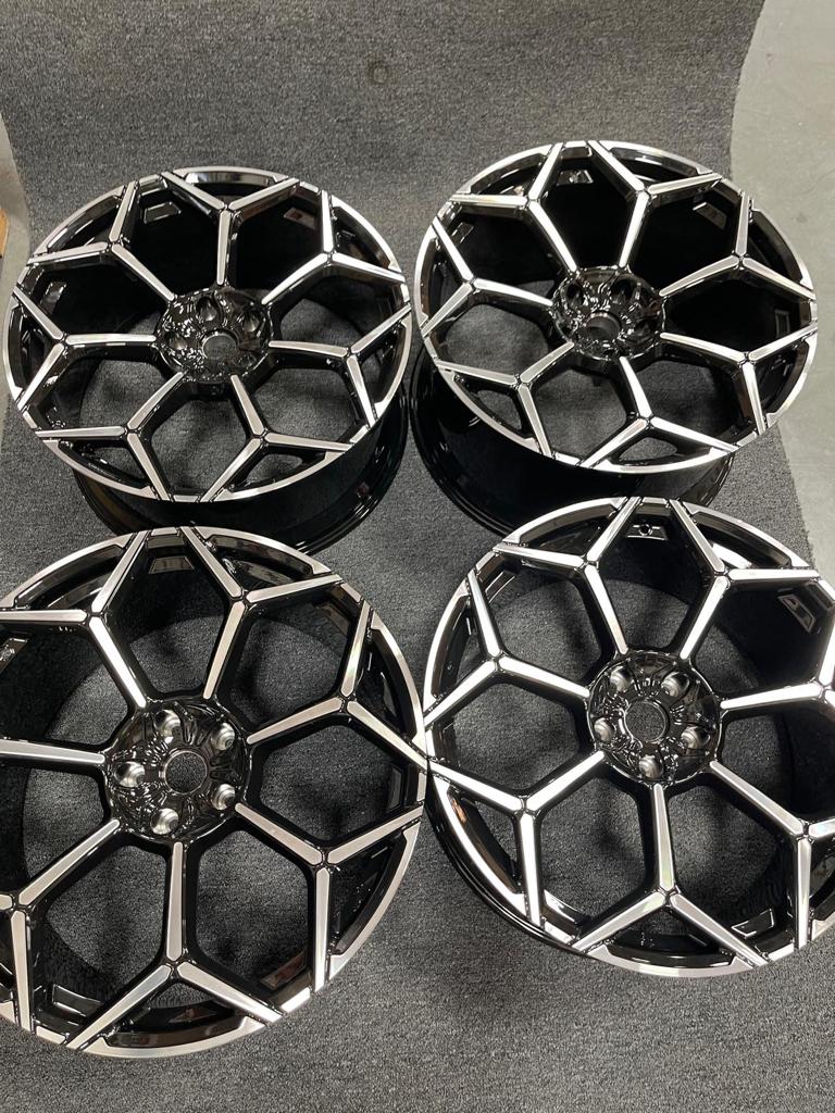 Lamborghini URUS Performante Wheels 23 inch Diamond cut, OEM, Part number: 4ML601025BT 4ML601025BS