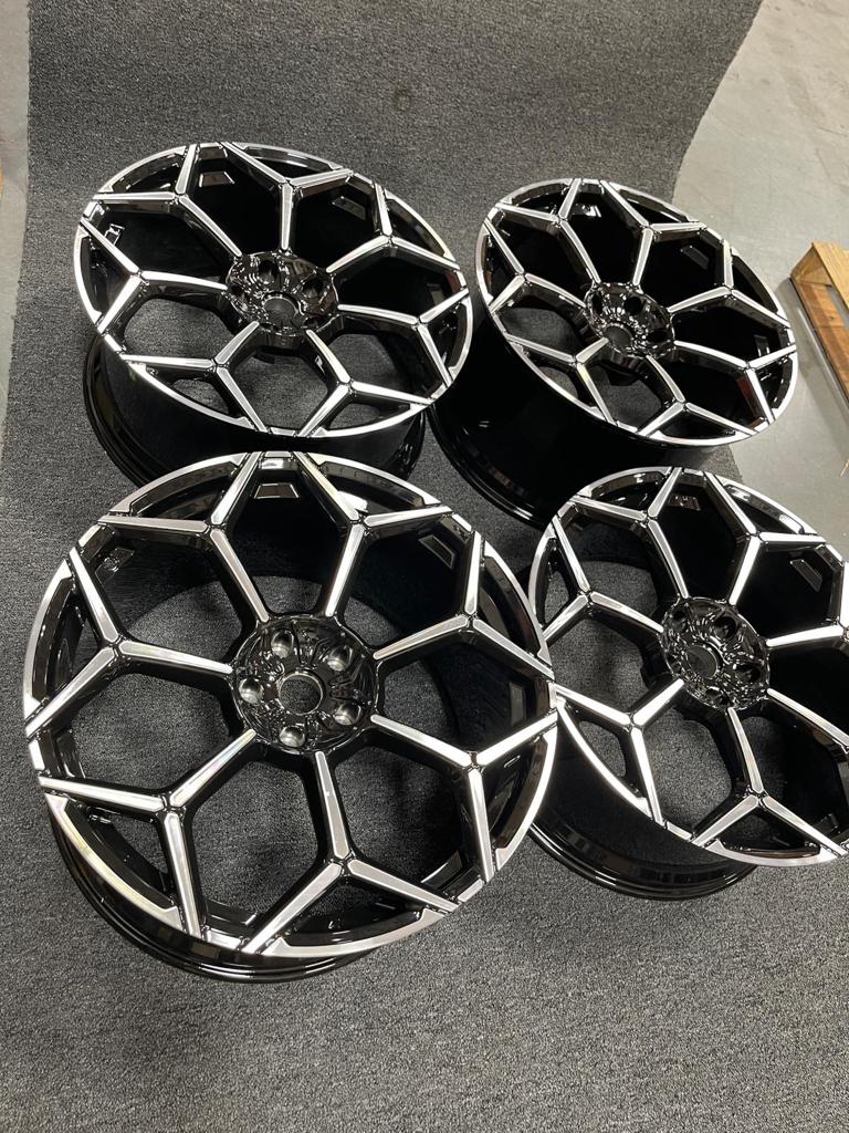 Lamborghini URUS Performante Wheels 23 inch Diamond cut, OEM, Part number: 4ML601025BT 4ML601025BS