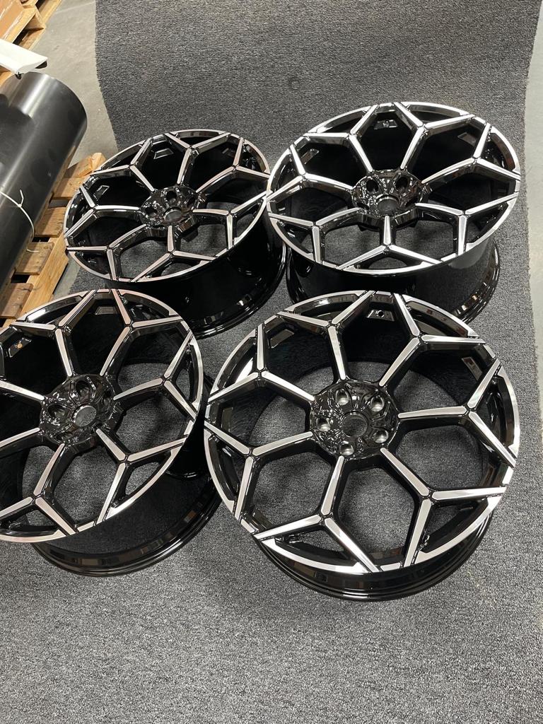 Lamborghini URUS Performante Wheels 23 inch Diamond cut, OEM, Part number: 4ML601025BT 4ML601025BS