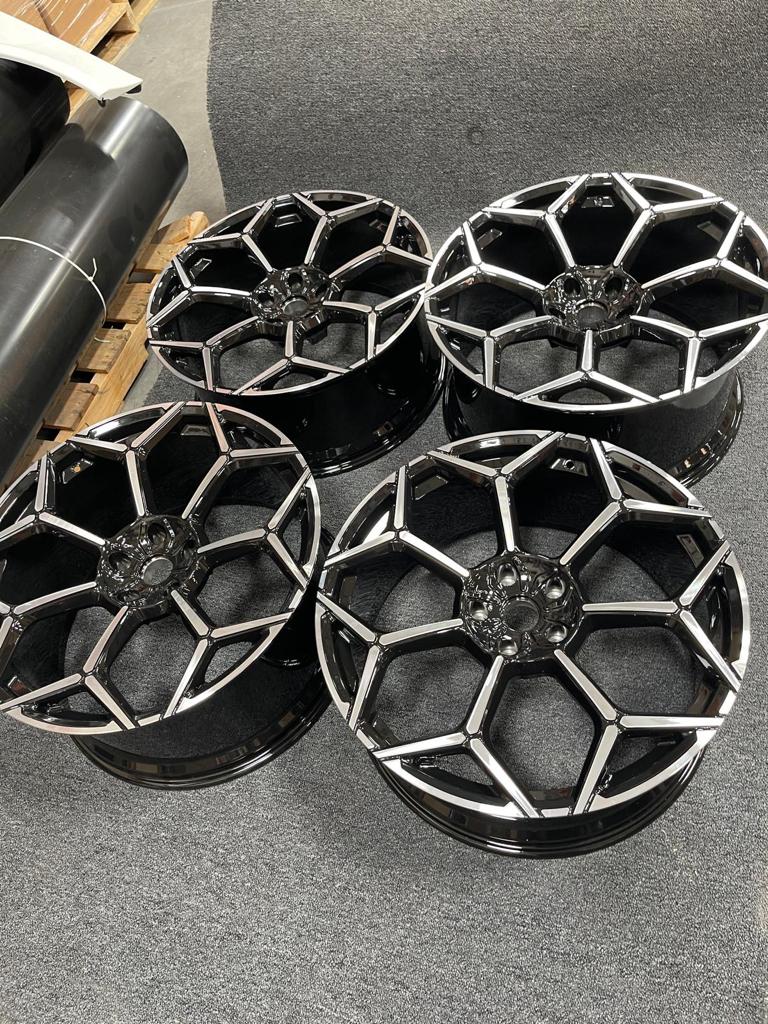 Lamborghini URUS Performante Wheels 23 inch Diamond cut, OEM, Part number: 4ML601025BT 4ML601025BS