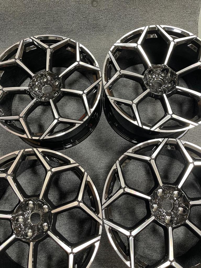 Lamborghini URUS Performante Wheels 23 inch Diamond cut, OEM, Part number: 4ML601025BT 4ML601025BS