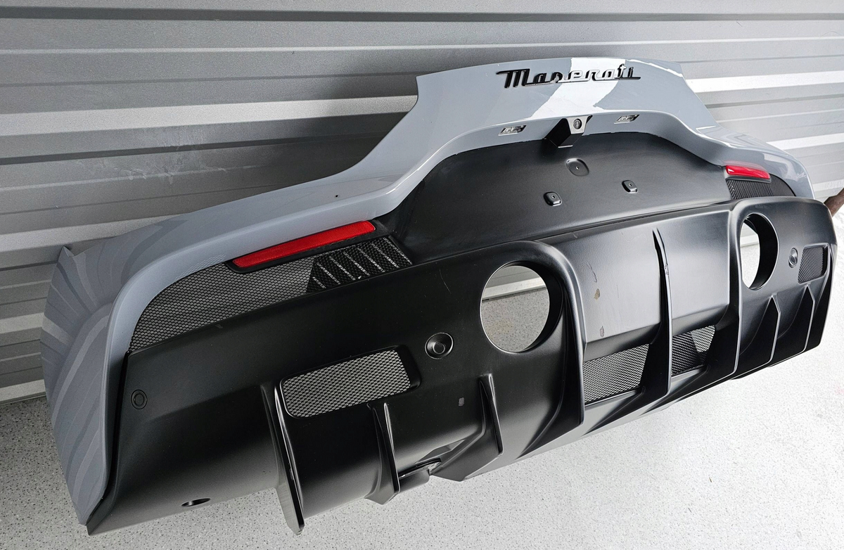 Maserati MC20 GT2 Rear Bumper and diffuser, OEM, Part number: 067031391400