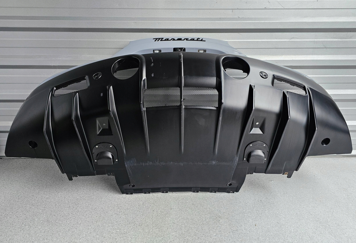 Maserati MC20 GT2 Rear Bumper and diffuser, OEM, Part number: 067031391400