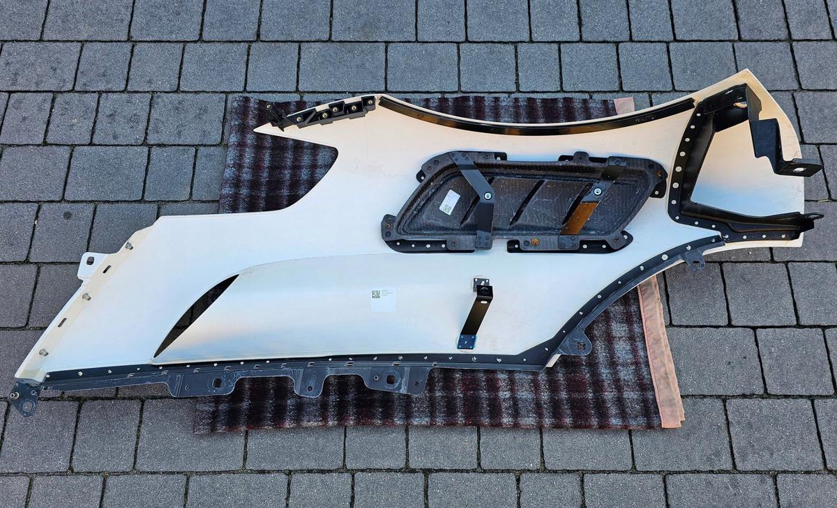 Maserati MC20 GT2 Front fender LEFT side carbon, OEM, Part number: 670312592