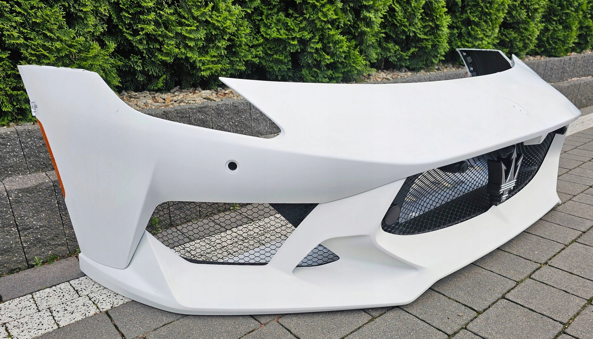 Maserati MC20 GT2 Front bumper carbon, OEM, Part number: 06703139080