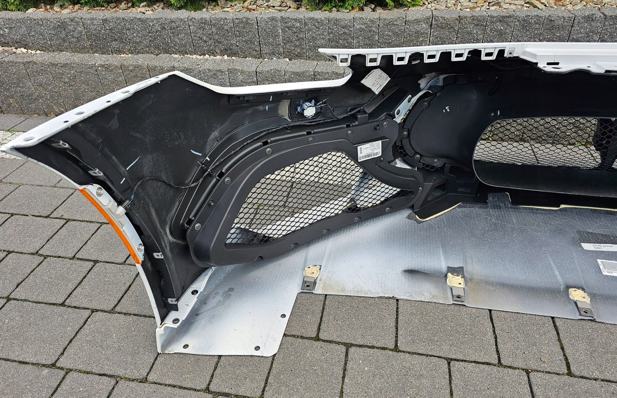 Maserati MC20 GT2 Front bumper carbon, OEM, Part number: 06703139080