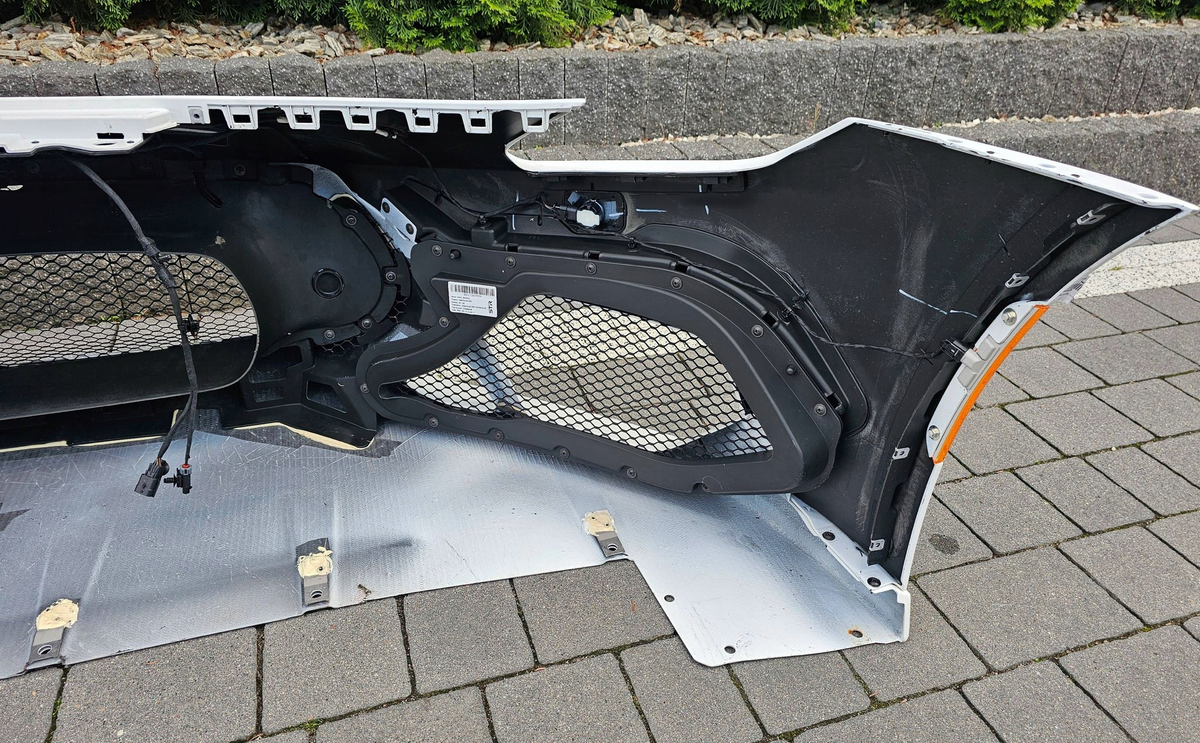Maserati MC20 GT2 Front bumper carbon, OEM, Part number: 06703139080
