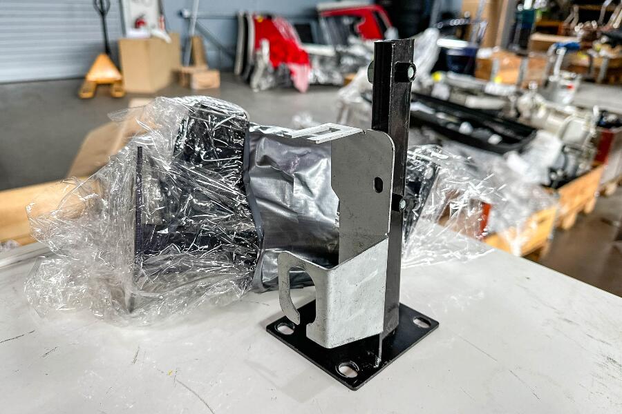 Lamborghini Gallardo RH Bracket, OEM, Part number: 400800126