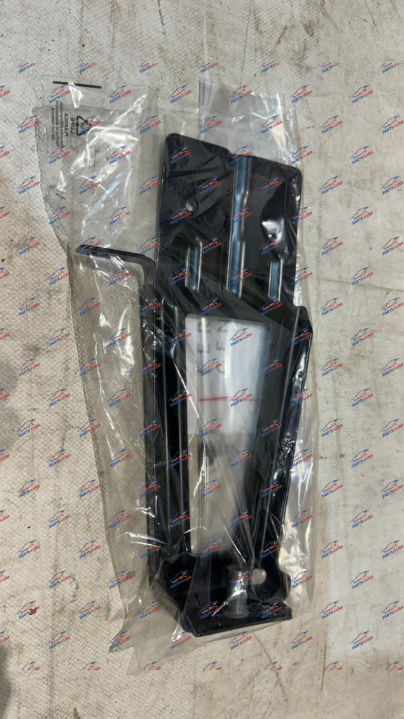 Ferrari 488 F8 Complete aerodynamic floor bracket LH OEM Part number: 86844100 - Bracket