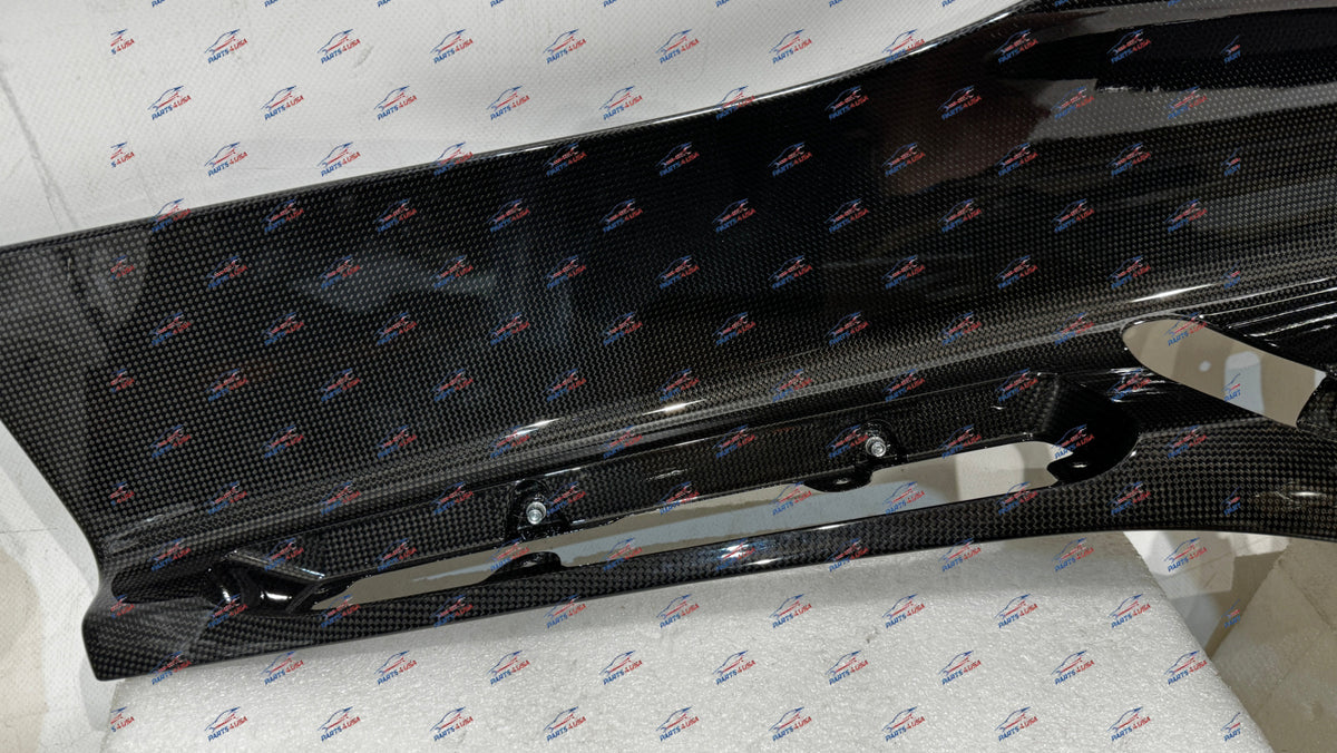Ferrari 812 Superfast GTS LH Central Medalion Door Carbon OEM Part number: 88928300 775511 - Carbon fiber door trim