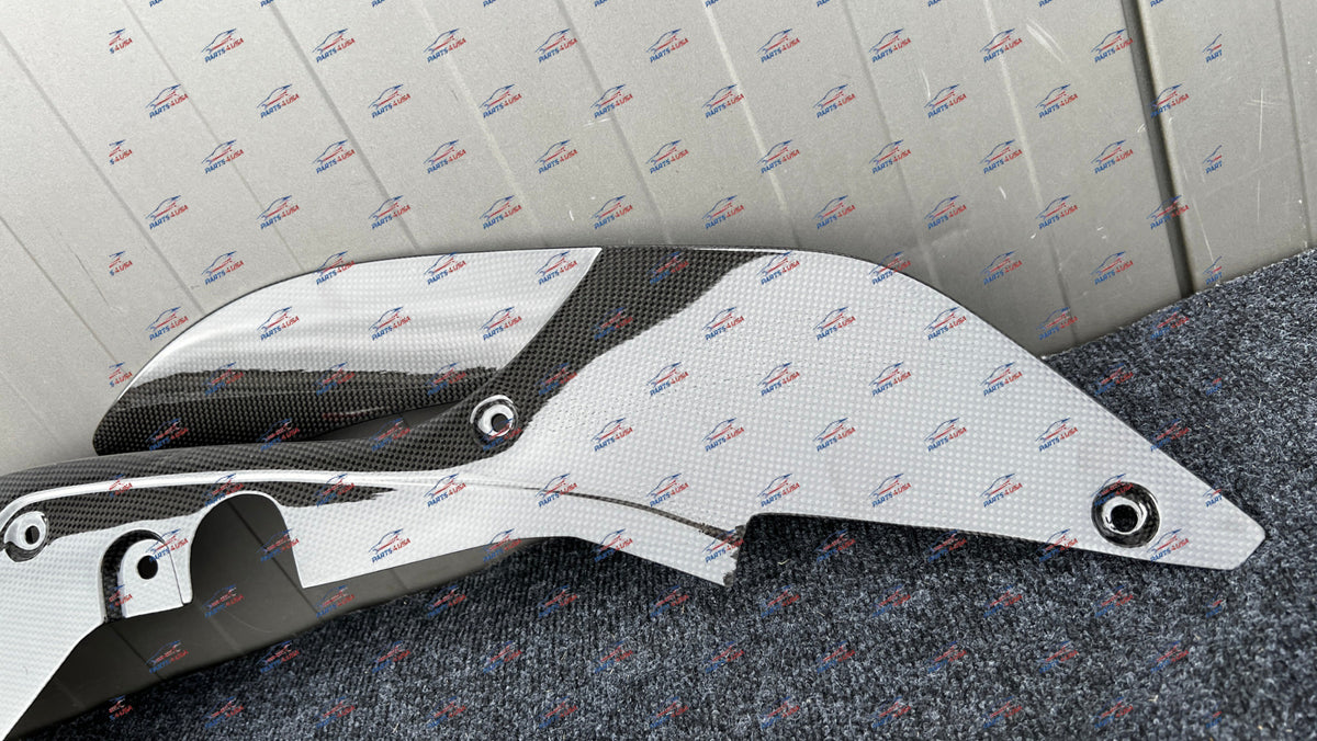Ferrari PISTA RH Lateral spoiler carbon OEM Part number: 824298 - Carbon fiber front lip