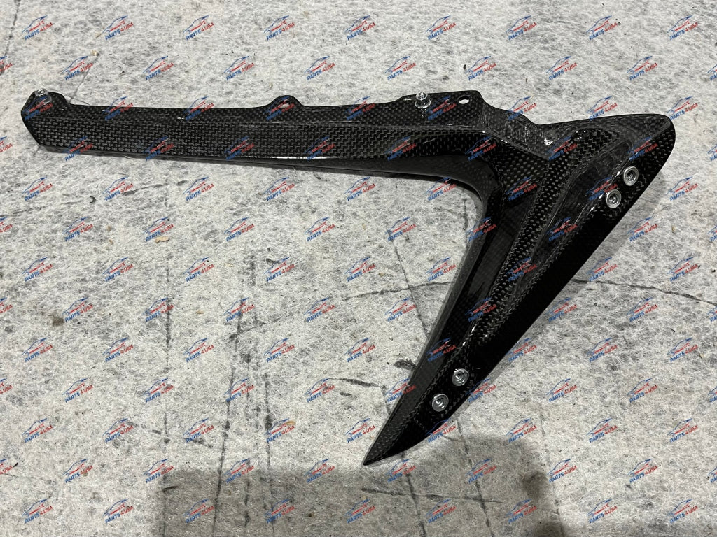 Ferrari Pista Rh Lateral Under-Chin Element Carbon Part Number: 807968 Bumper