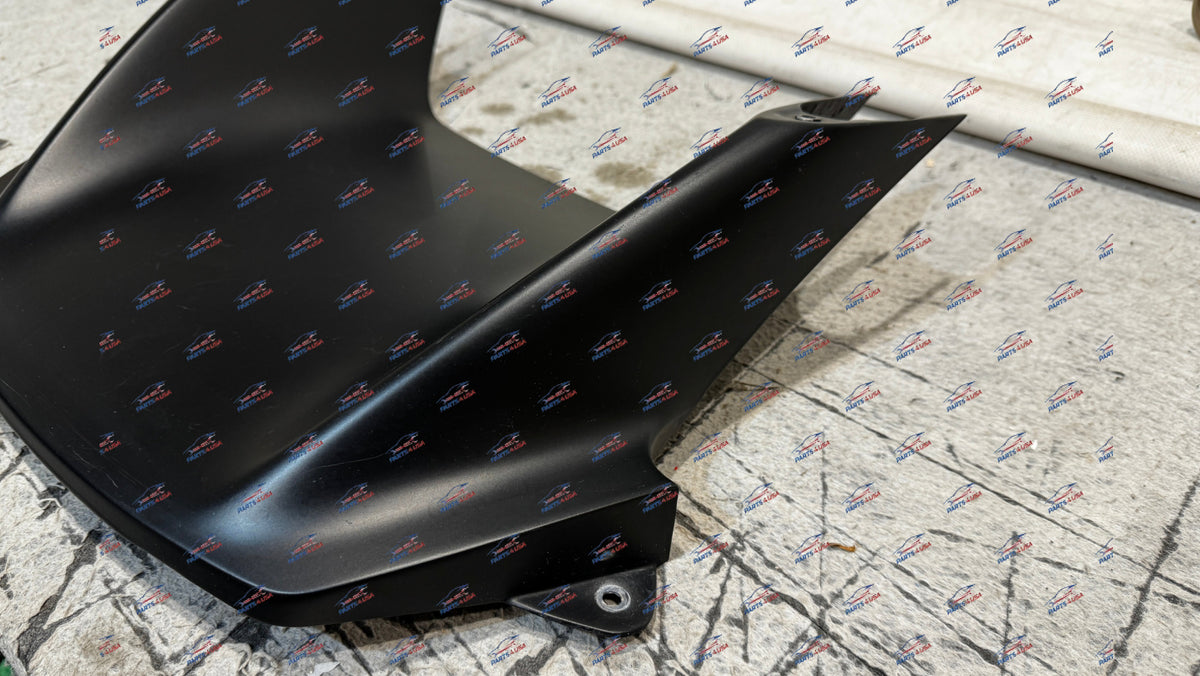 Ferrari SF90 Stradale Center cover Carbon fiber OEM Part number: 872649 - Carbon fiber front lip