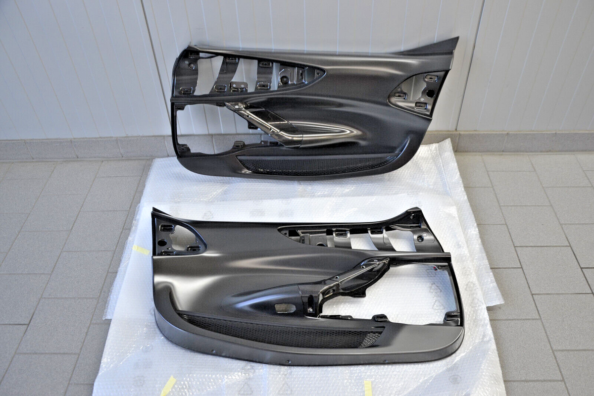 Ferrari SF90 Stradale Door Trim cover Carbon fiber OEM, Part number: 876212 876167