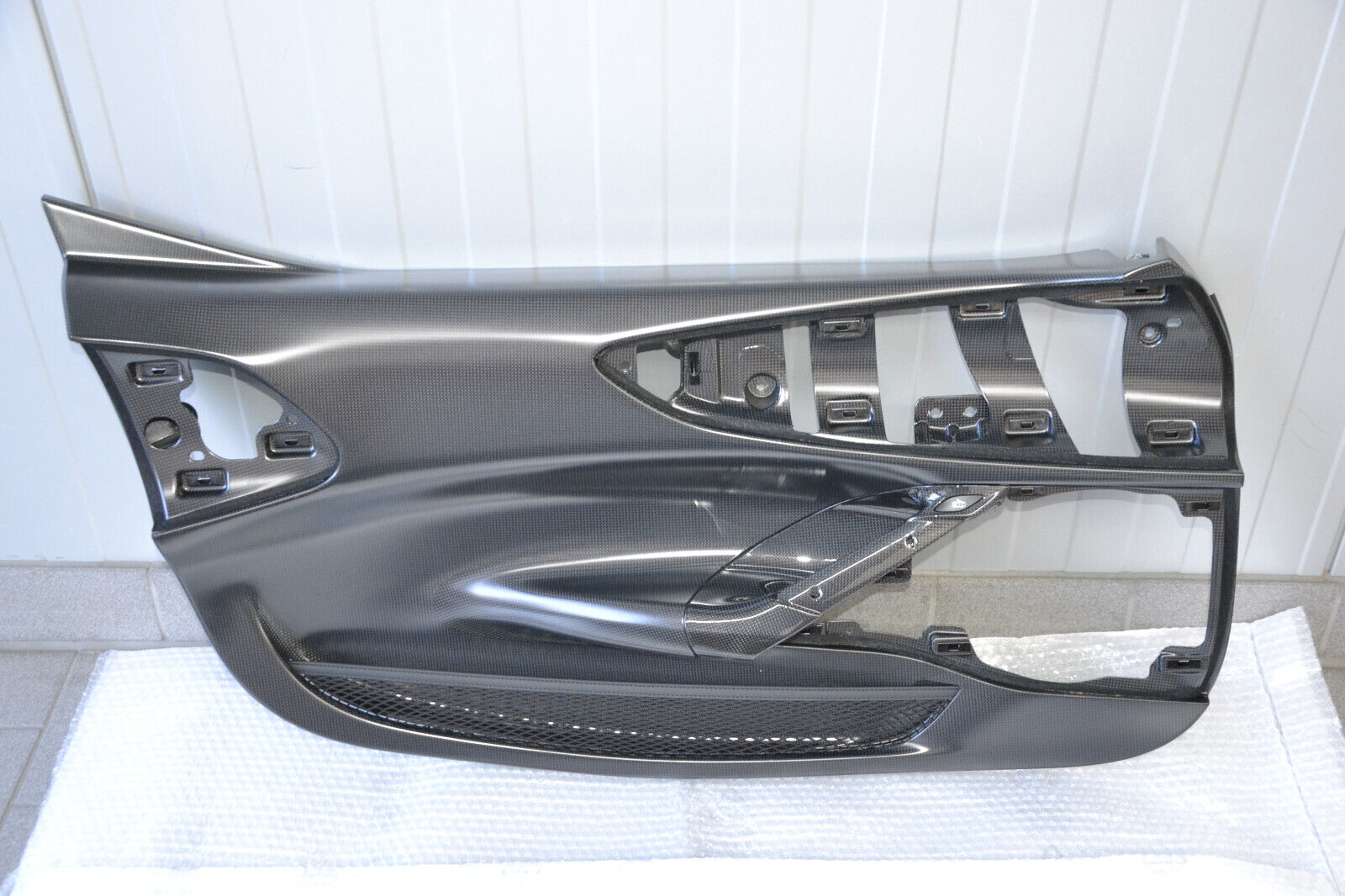 Ferrari SF90 Stradale Door Trim cover Carbon fiber OEM, Part number: 876212 876167