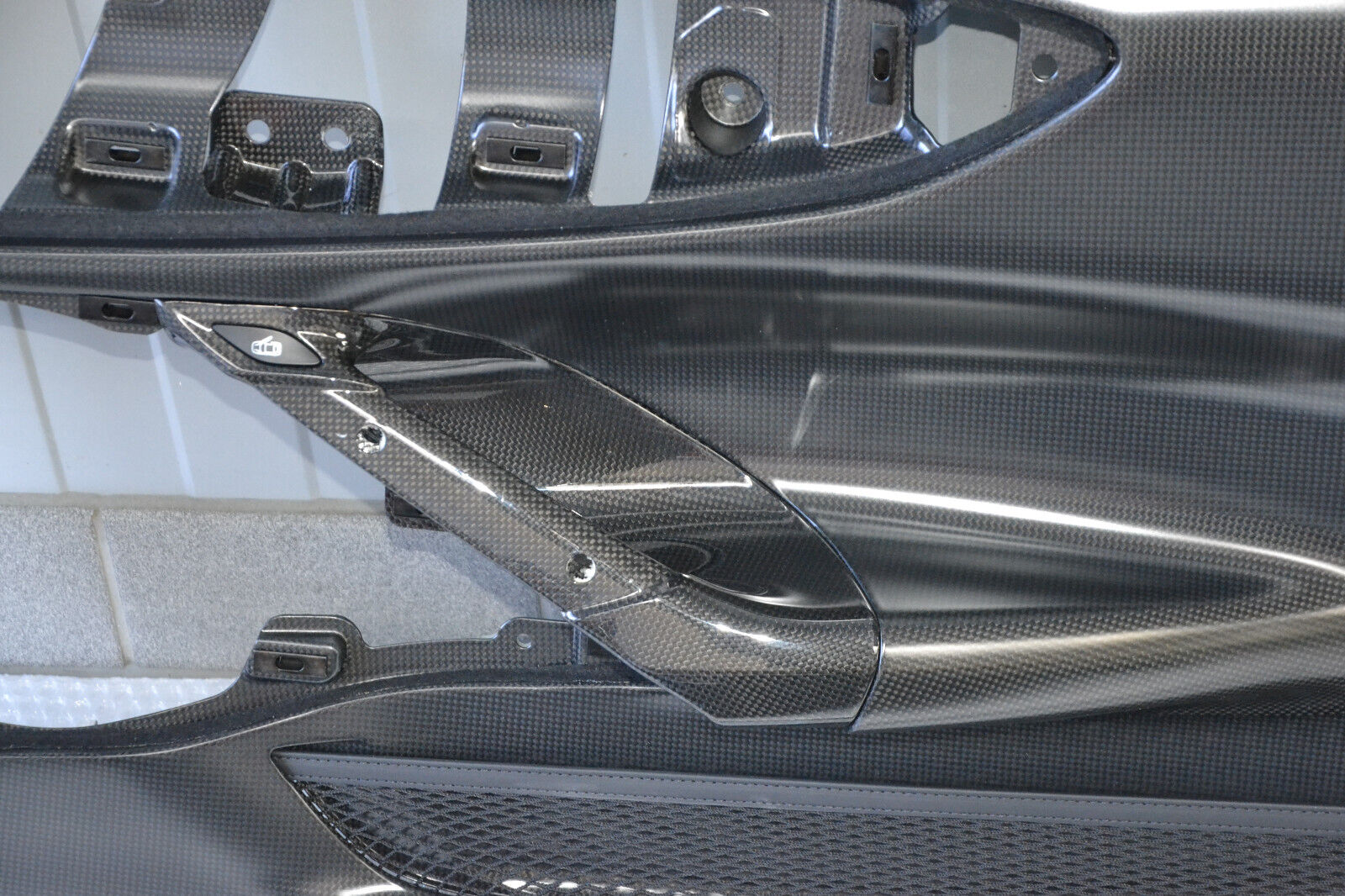 Ferrari SF90 Stradale Door Trim cover Carbon fiber OEM, Part number: 876212 876167