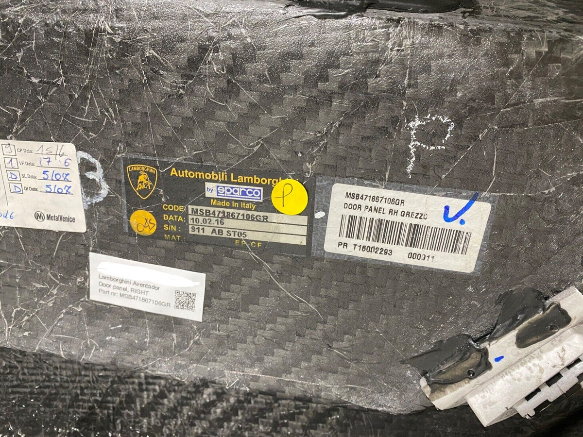 Lamborghini Aventador Door Panel Carbon fiber RH, OEM, Part number: 472867106P