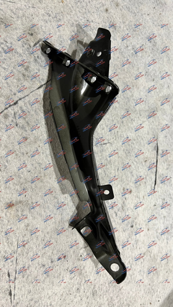 Audi Q8 Fender Bracket Lh Oem Part Number: 4G0821136A Bracket