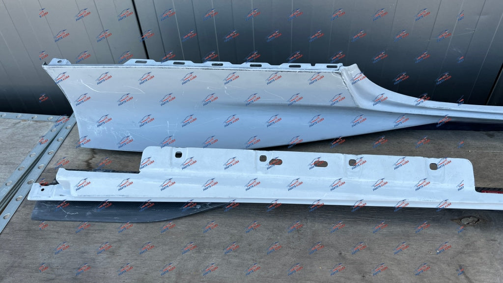 Ferrari F8 Tributo Side Skirt Carbon Fiber Part Number: 985881796