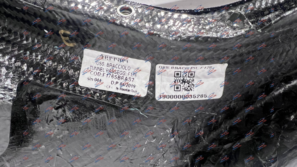 Ferrari Sp1 Sp2 Monza Center Tunnel Lateral Carbon Fiber Interior Oem Part Part Number: 035285
