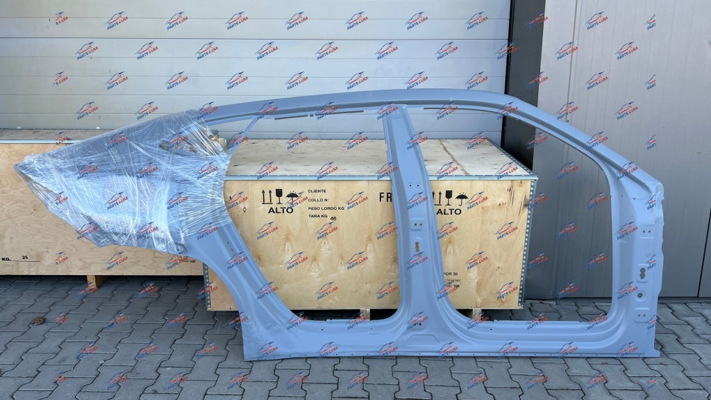 Lamborghini Urus Side Panel Right Part Number: 4Ml809030